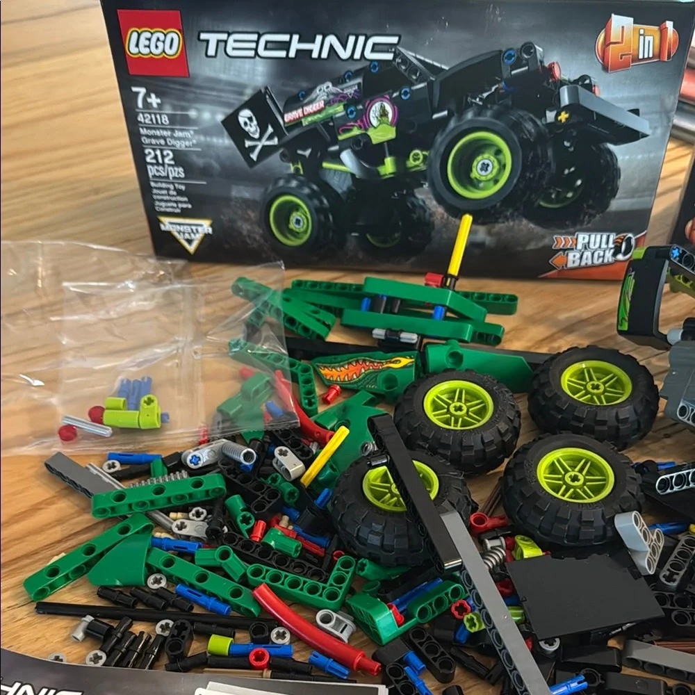 Lego Technic Monster Jam Trucks Grave Digger & Dragon Building Set OPEN BOX - Picture 5 of 8